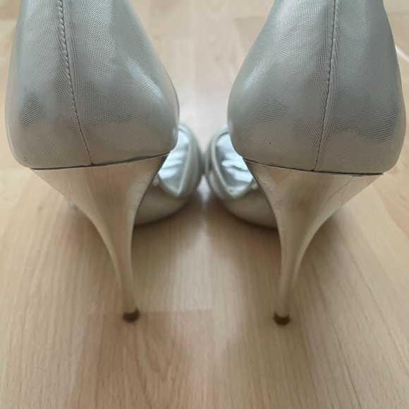 Loved, Like New Women's Aldo Silver Bow Heels Bridal Pumps Size 8 with Box - Picture 7 of 10